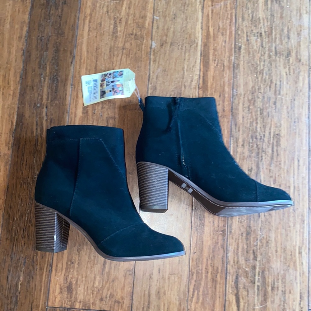 Tom’s booties size 9